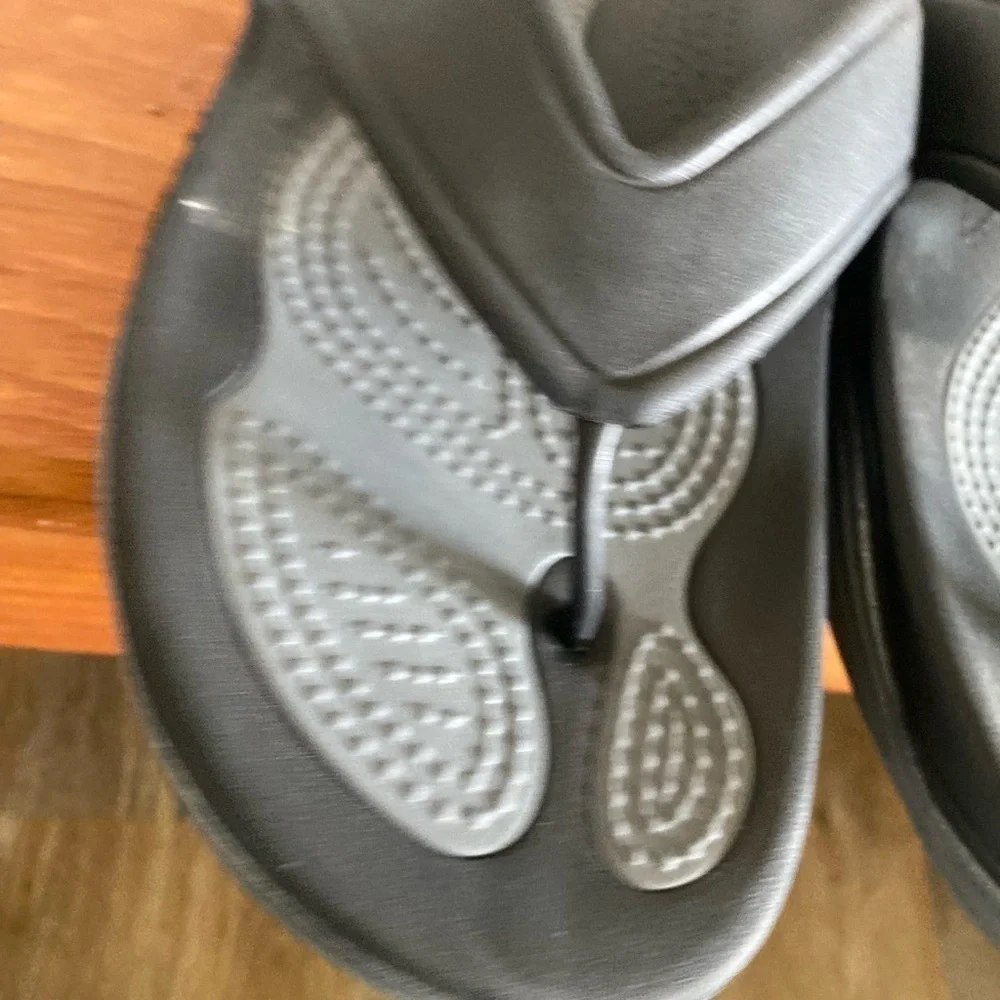 Crocs m8 w10 unisex grey two tone sandals